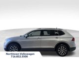 Used 2020 Volkswagen Tiguan SE w/ Panoramic Sunroof Package image 2