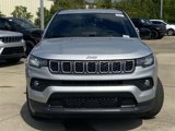 Used 2025 Jeep Compass Latitude image 2