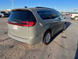 Used 2022 Chrysler Pacifica Touring-L image 5