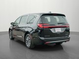 Used 2024 Chrysler Pacifica Select image 5