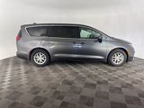 Used 2023 Chrysler Pacifica Touring-L image 5