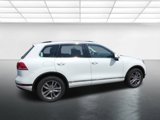 Used 2016 Volkswagen Touareg Lux image 4