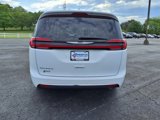 Used 2022 Chrysler Pacifica Touring-L image 4