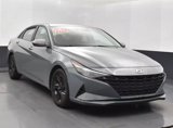 Used 2022 Hyundai Elantra SEL image 2