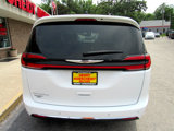 Used 2023 Chrysler Pacifica Touring-L image 3