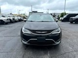 Used 2017 Chrysler Pacifica Limited image 3