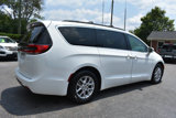 Used 2022 Chrysler Pacifica Touring-L image 3
