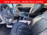 Used 2022 Chrysler Pacifica Touring-L image 3