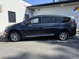 Used 2020 Chrysler Pacifica Touring-L image 2