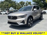 Used 2023 Volvo XC40 B5 Ultimate image 2
