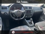 Used 2017 Volkswagen Jetta SE image 2