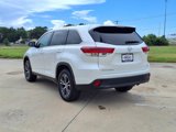 Used 2019 Toyota Highlander LE image 2