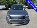 Used 2022 Volkswagen Tiguan SE w/ Panoramic Sunroof Package image 2