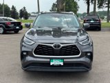Used 2021 Toyota Highlander XLE image 3