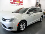 Used 2019 Chrysler Pacifica Touring-L Plus image 3