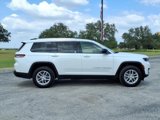 Used 2023 Jeep Grand Cherokee L Laredo image 2