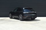 Used 2024 Porsche Macan image 2