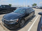 Used 2016 Volkswagen Passat 1.8T R-Line w/ R-Line Lighting Package image 4