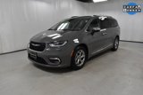 Used 2023 Chrysler Pacifica Limited image 2