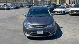Used 2018 Chrysler Pacifica Limited image 2