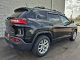 Used 2017 Jeep Cherokee Sport image 4