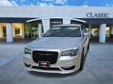 Used 2022 Chrysler 300 Touring L image 3