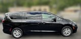 New 2025 Chrysler Pacifica Select image 2