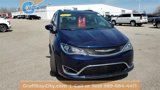 Used 2017 Chrysler Pacifica Touring-L image 3