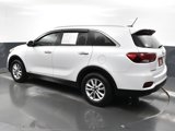 Used 2020 Kia Sorento LX w/ LX I4 Convenience Package image 3