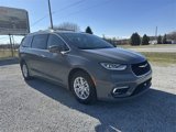 Used 2022 Chrysler Pacifica Touring-L image 2