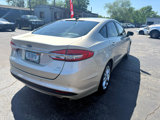 Used 2017 Ford Fusion SE w/ Fusion SE Technology Package image 4