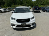 Used 2023 Chrysler Pacifica Touring-L image 3