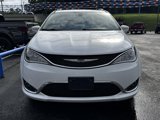 Used 2020 Chrysler Pacifica Touring-L image 2