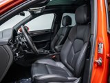 Certified 2025 Porsche Macan image 5