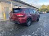 Used 2017 Toyota Highlander XLE image 2