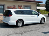 Used 2023 Chrysler Pacifica Touring-L image 3