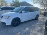 Used 2017 Dodge Grand Caravan SXT image 2