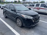 Used 2023 Nissan Kicks SV image 2