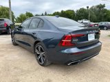 Used 2020 Volvo S60 T6 R-Design image 3