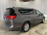 Used 2023 Chrysler Pacifica Touring-L image 6