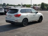 Used 2018 Nissan Pathfinder SV image 2