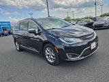 Used 2017 Chrysler Pacifica Limited image 3