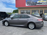 Used 2018 Toyota Camry LE image 2