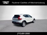 Used 2022 Volvo XC40 T5 Momentum image 4