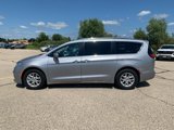 Used 2021 Chrysler Pacifica Touring-L image 4