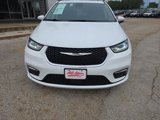 Used 2023 Chrysler Pacifica Touring-L image 2