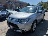 Used 2015 Mitsubishi Outlander SE image 2