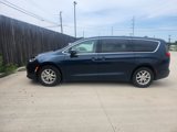 Used 2023 Chrysler Pacifica Touring-L image 2