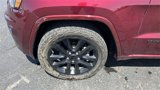 Used 2017 Jeep Grand Cherokee Altitude image 3