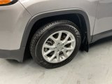 Used 2017 Jeep Cherokee Latitude image 3